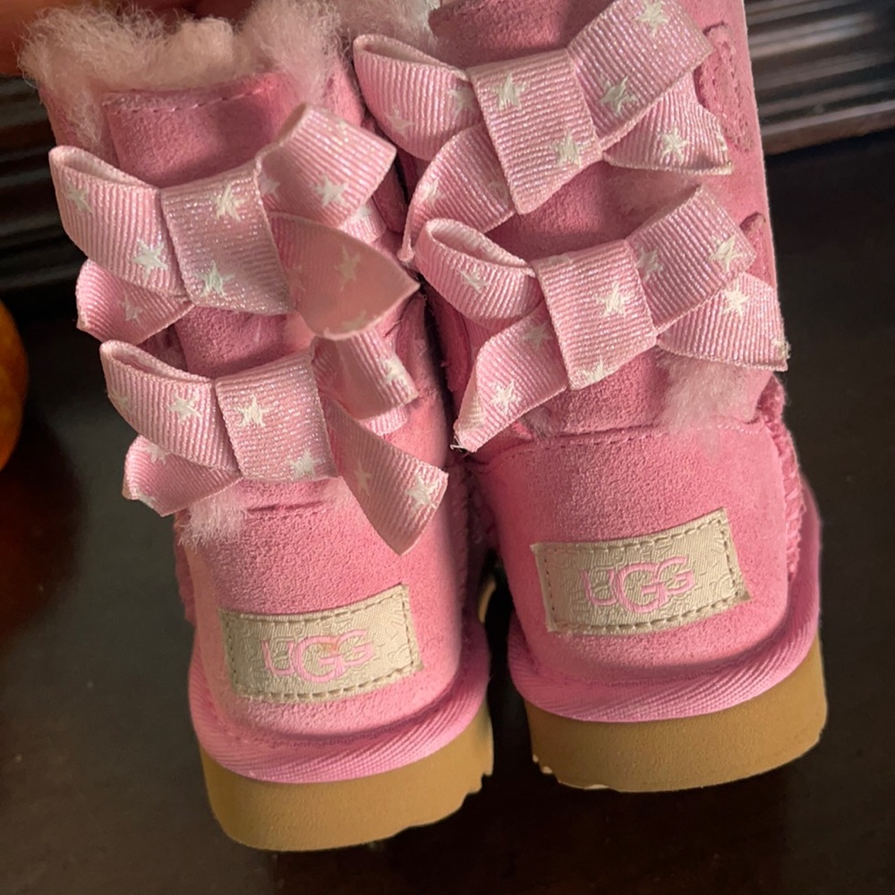 Ugg boots for toddlers girl size 7